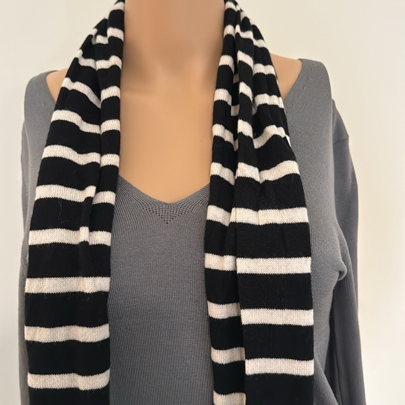 DISCOUNTED SHIPPING TODAY 🔥🔥 100% CASHMERE Women’s Scarf Black & White Striped - Picture 3 of 6
